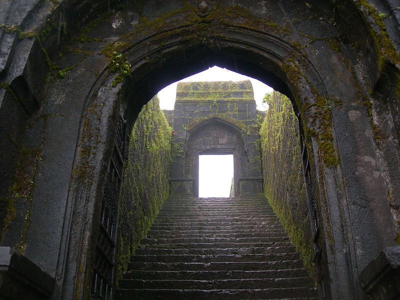 Raigad Fort Information in Marathi | रायगड किल्ला- मराठ्यांच्या इतिहासाचा साक्षीदार