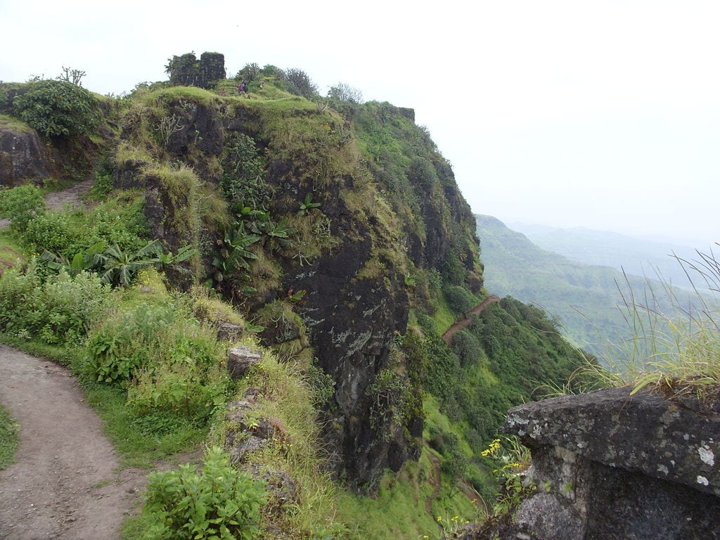 Purandar Fort Information in Marathi | पुरंदर किल्ला- ऐतिहासिक नयनरम्य किल्ला
