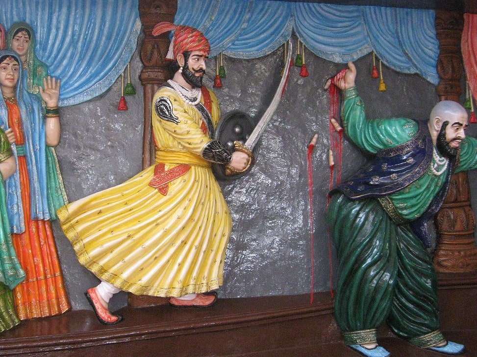 Stone Art depicting Chhatrapati Shivaji Maharaj Cut Off Fingers of Shaista Khan