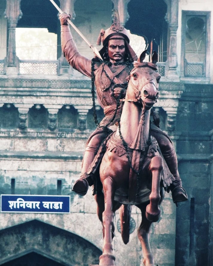 शनिवार वाडा के सामने बाजीराव पेशवा की अश्वरूढ प्रतिमा