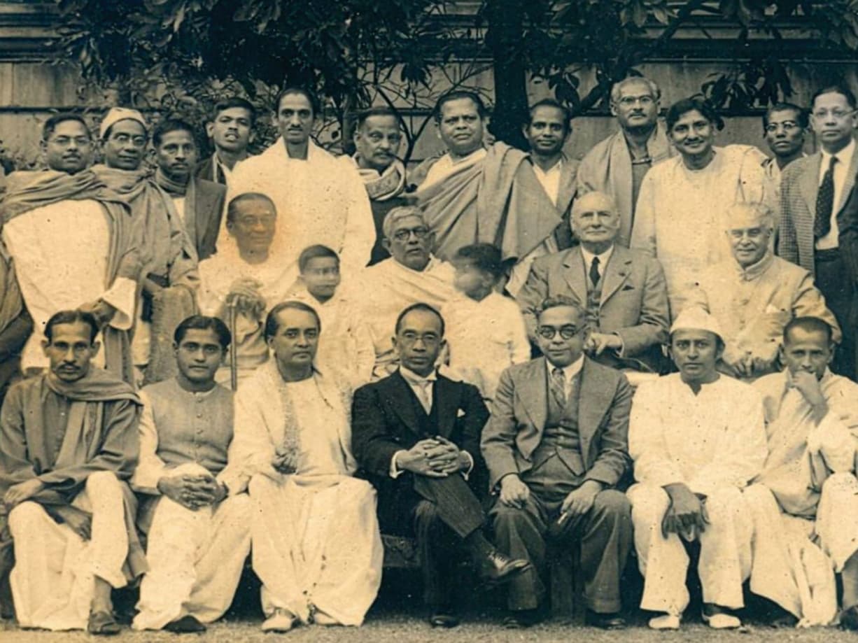 जामिनी रॉय, गोवर्धन ऍश , पर्सी ब्राउन, अतुल बोस यांचा ग्रुप फोटो