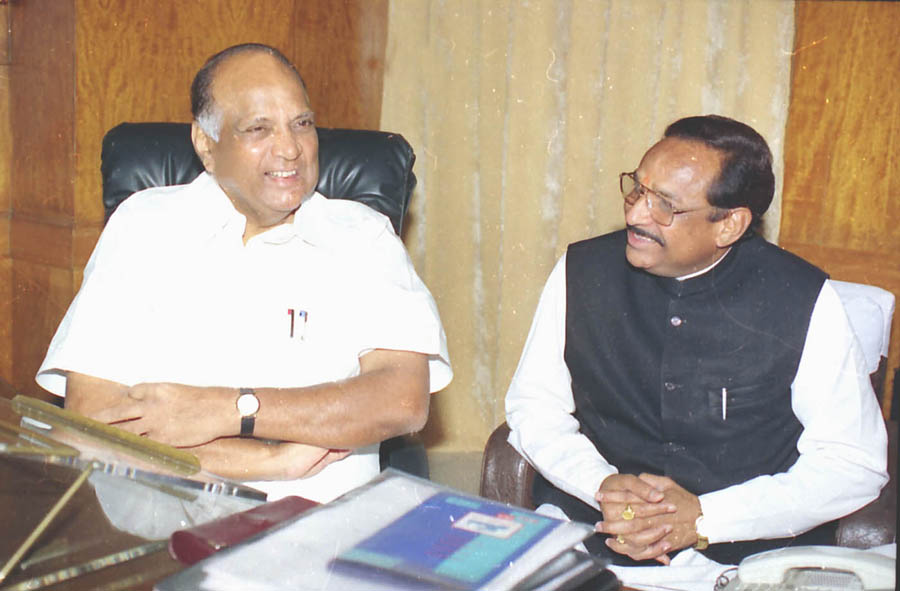 Sharad Pawar assuming the charge of Union Minister for Agriculture, Food & Civil Supplies