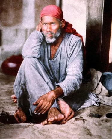 शिर्डीचे साईबाबा सखोल शांत चिंतनात असताना काढलेले दुर्मिळ छायाचित्र.