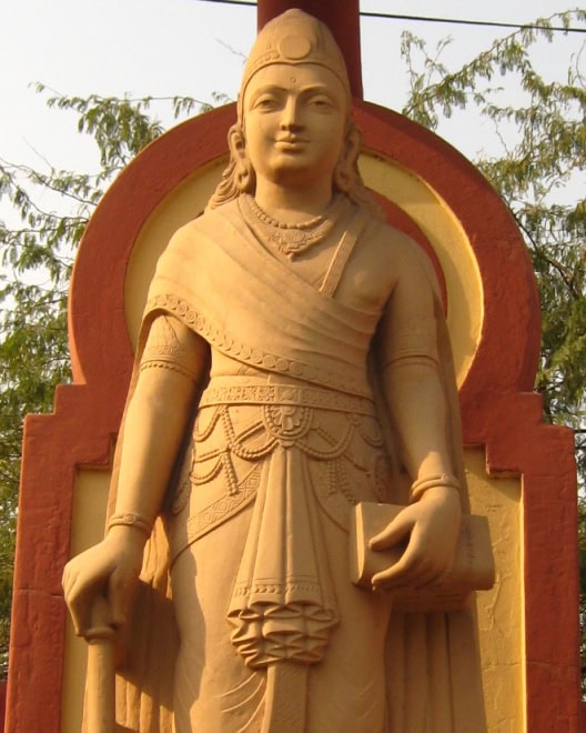 Statue of Chandragupta Maurya in traditional attire